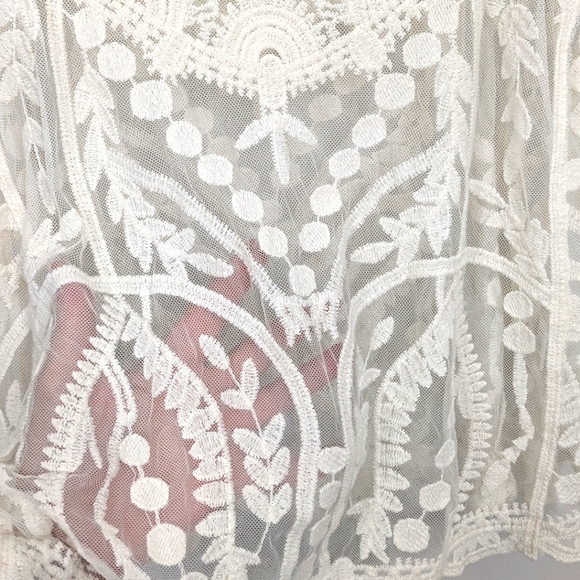 LOVE TREE | Ivory Sleeveless Blouse Tank Top | Size Medium - Picture 4 of 15